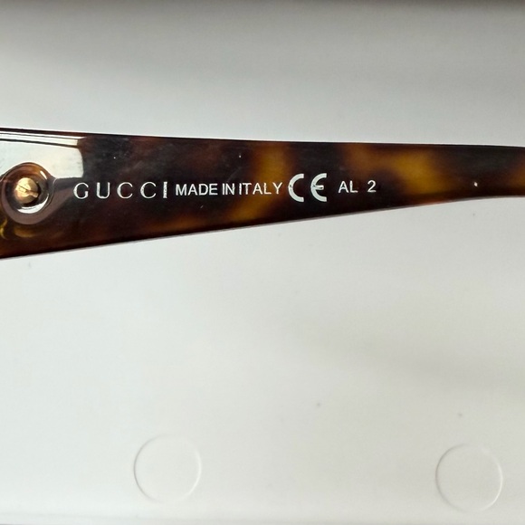 Gucci Tortoise Shell Women\'s Sunglasses